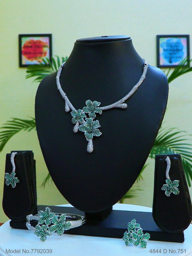 Floral Necklace 5pc Set Black